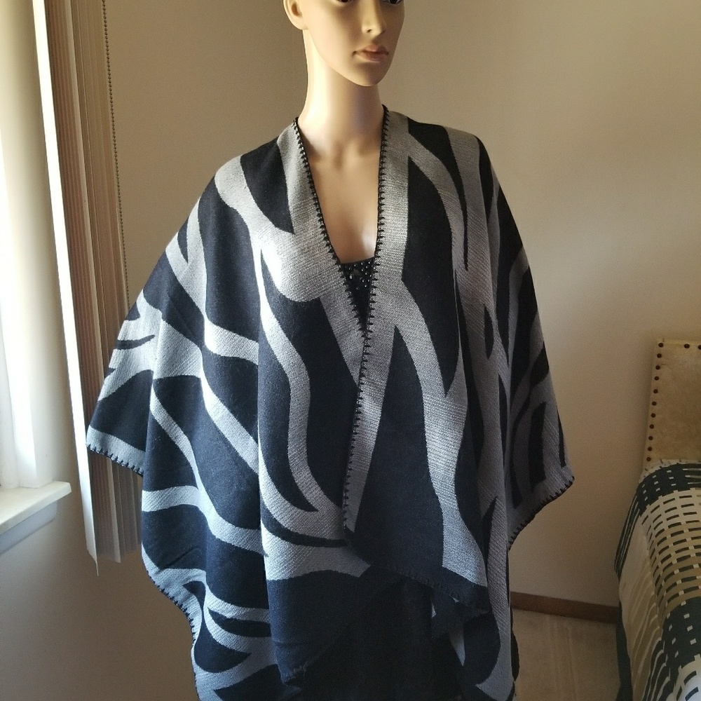 NWOT Black and Gray Wrap